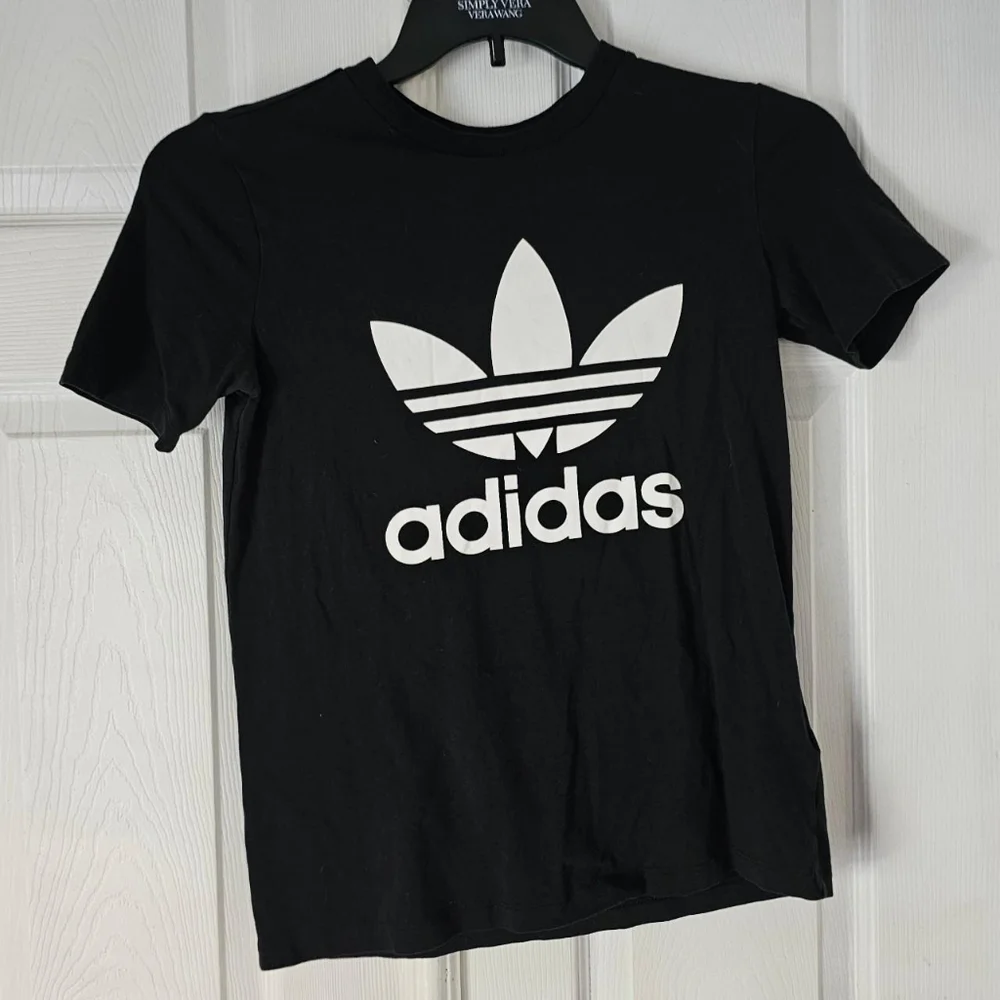 Black adidas sporty logo tee